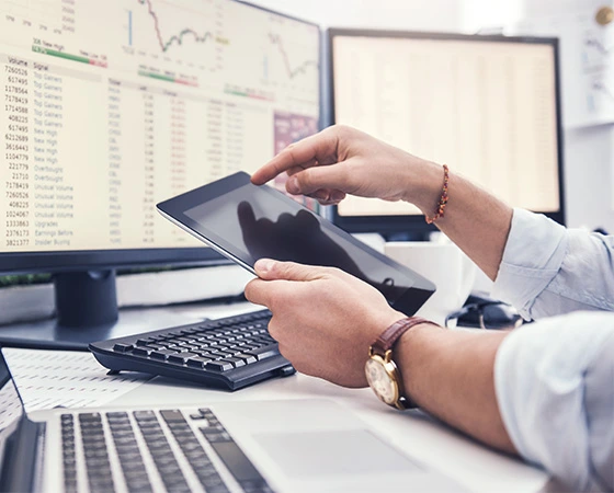 Befektetési diagramok, céges biztosítási megoldások. 